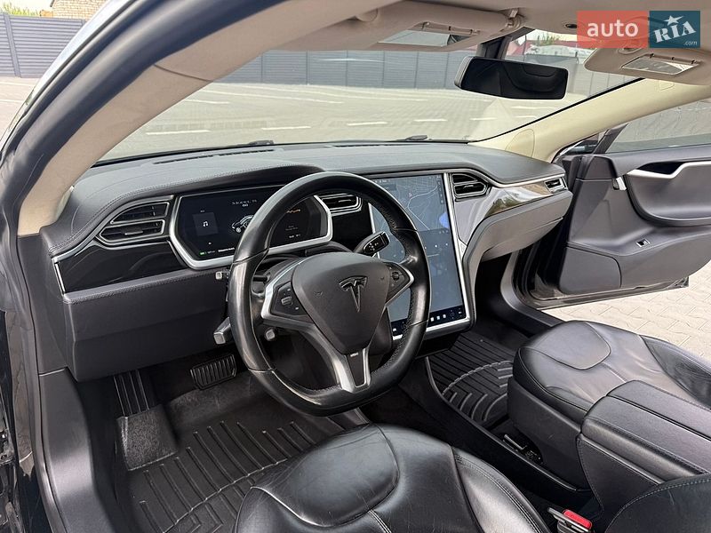 Ліфтбек Tesla Model S 2013 в Дубні