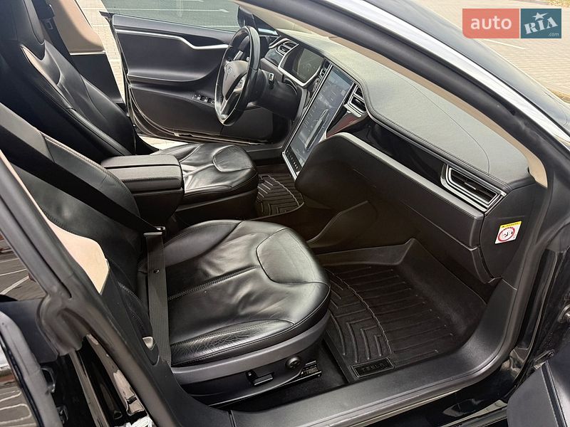 Ліфтбек Tesla Model S 2013 в Дубні