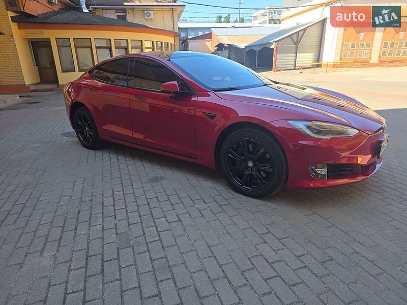 Лифтбек Tesla Model S 2018 в Киеве