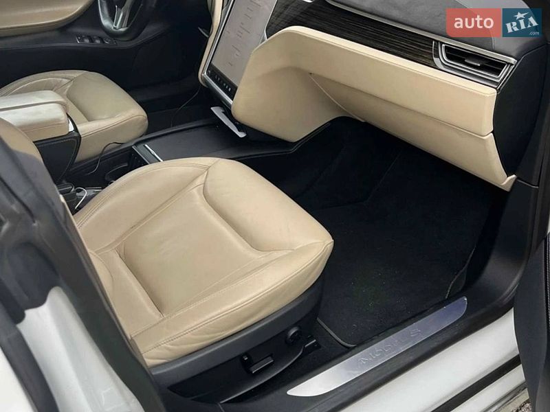 Лифтбек Tesla Model S 2016 в Одессе