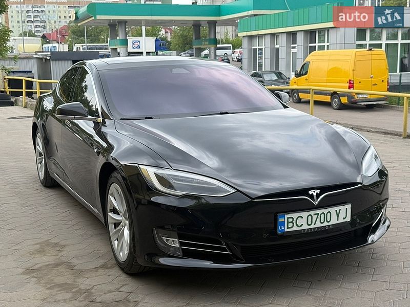 Ліфтбек Tesla Model S 2018 в Львові