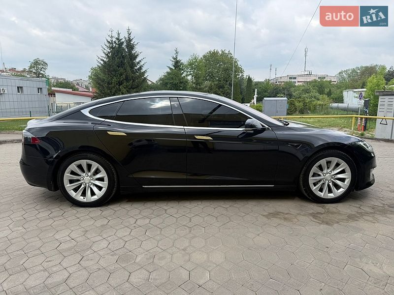 Ліфтбек Tesla Model S 2018 в Львові