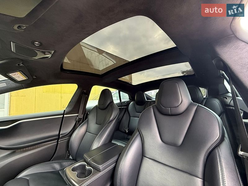 Ліфтбек Tesla Model S 2018 в Львові