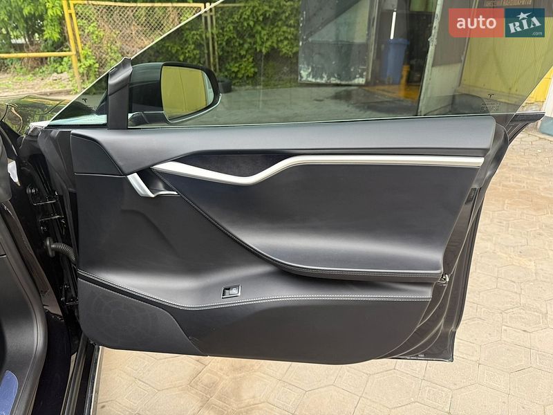 Ліфтбек Tesla Model S 2018 в Львові