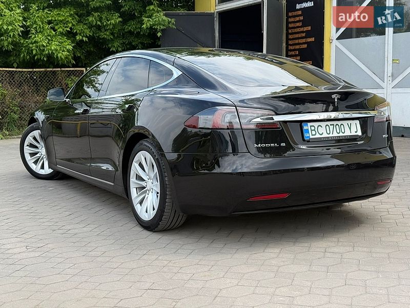 Ліфтбек Tesla Model S 2018 в Львові