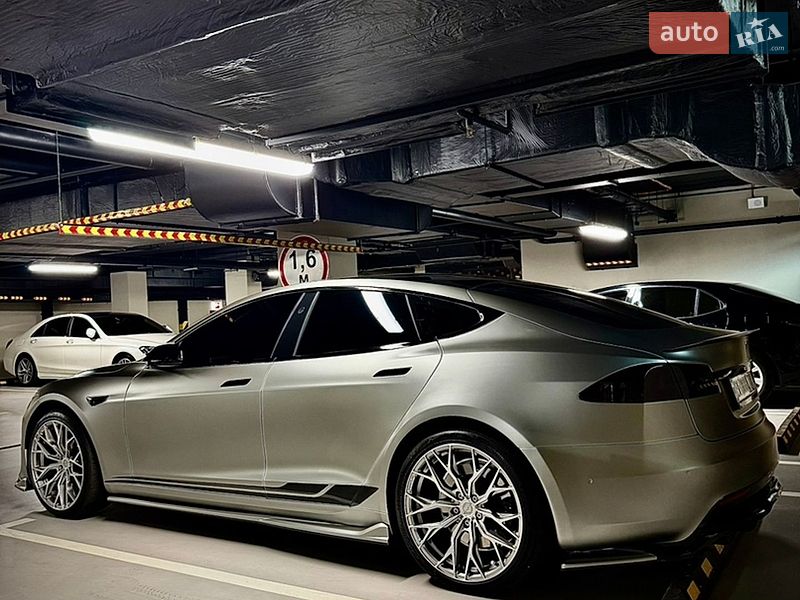 Лифтбек Tesla Model S 2021 в Одессе