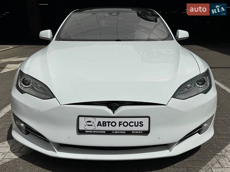 Ліфтбек Tesla Model S 2015 в Києві