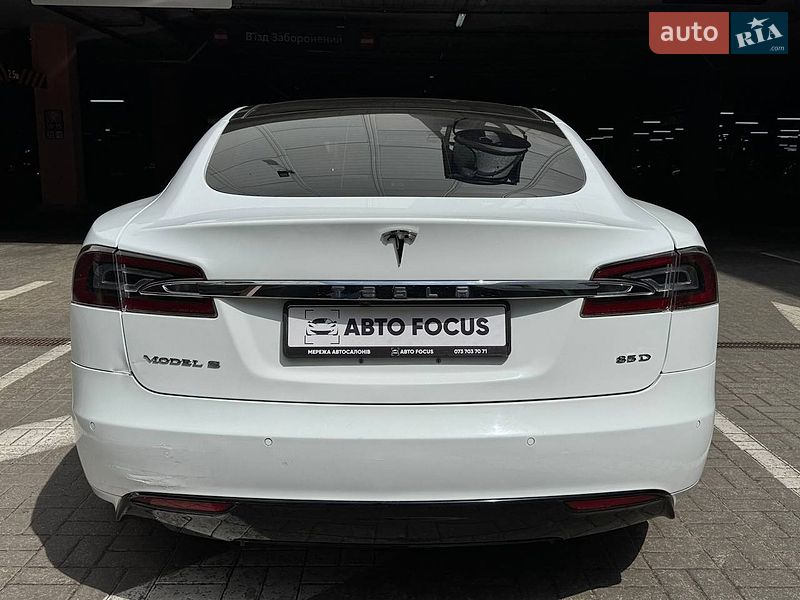 Ліфтбек Tesla Model S 2015 в Києві