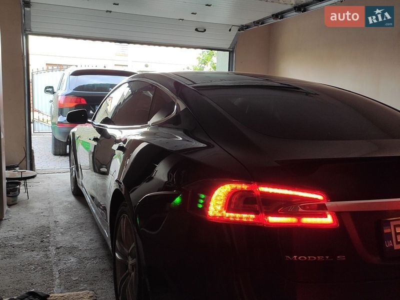 Лифтбек Tesla Model S 2013 в Коломые