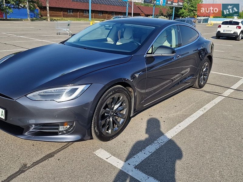 Лифтбек Tesla Model S 2017 в Борисполе