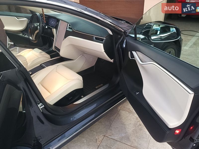 Лифтбек Tesla Model S 2017 в Борисполе