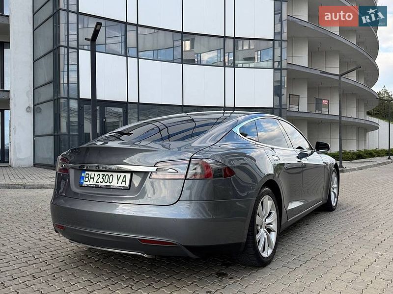 Лифтбек Tesla Model S 2014 в Черноморске