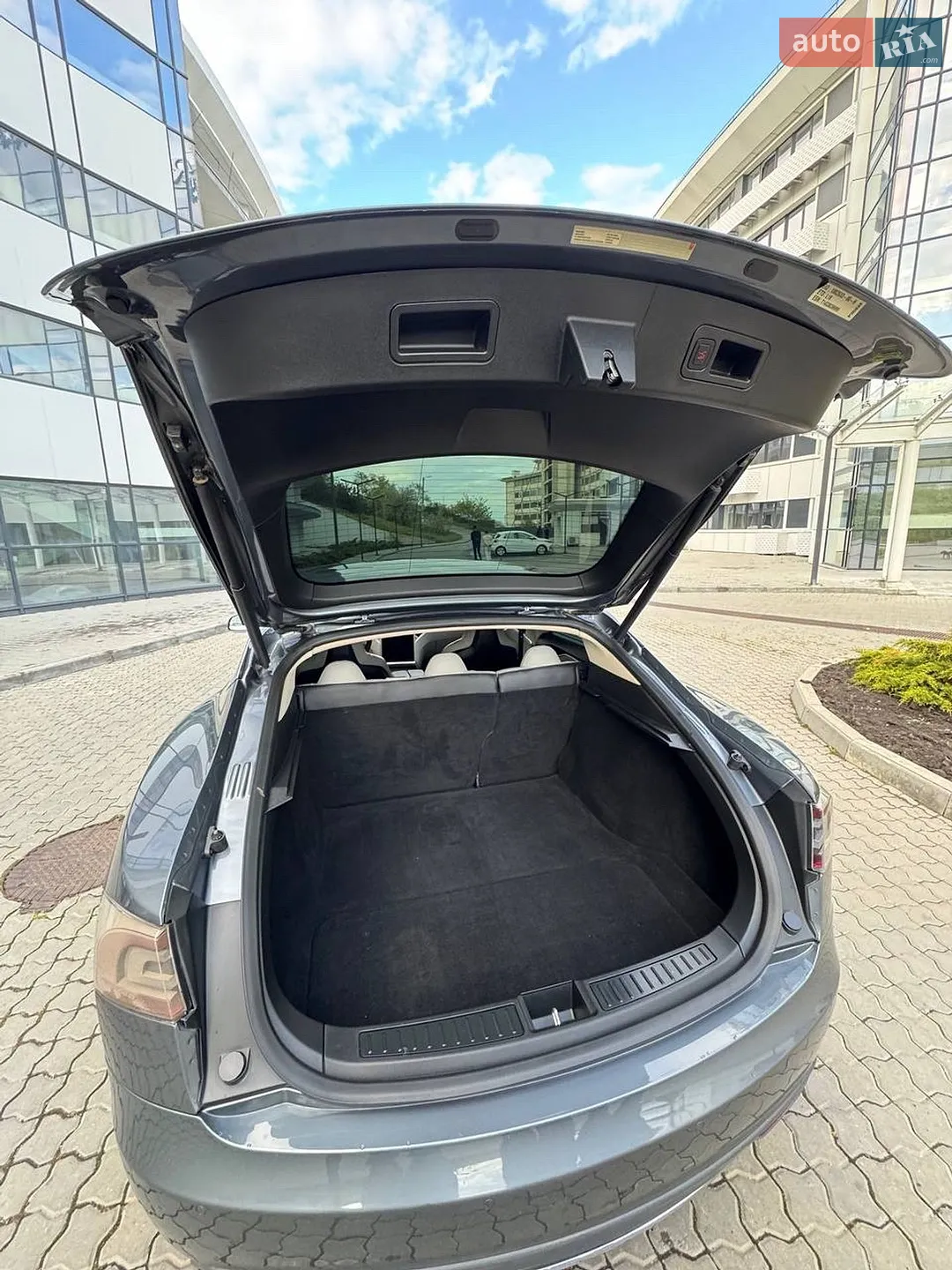 2014 Tesla Model S - мініатюра 9