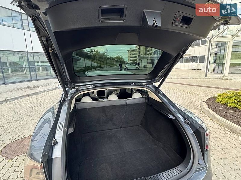 Лифтбек Tesla Model S 2014 в Черноморске