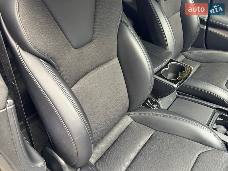 Лифтбек Tesla Model S 2018 в Сумах