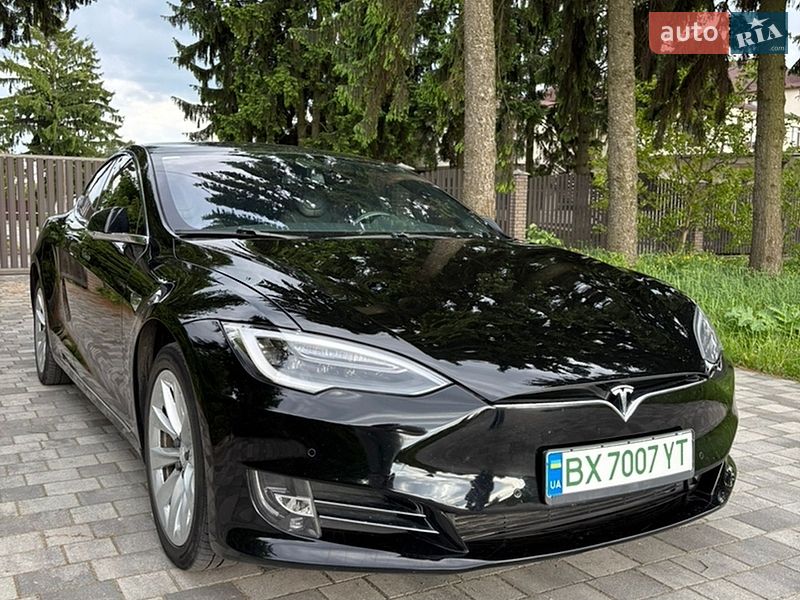 Лифтбек Tesla Model S 2018 в Староконстантинове