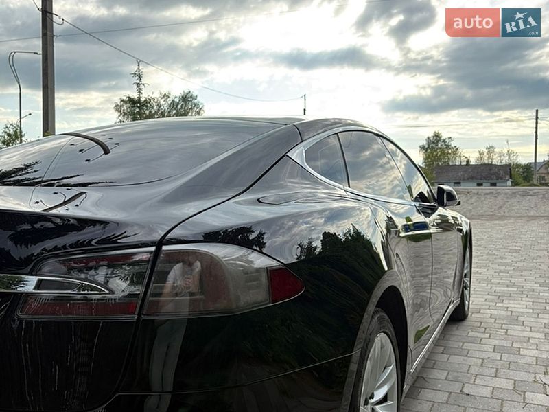 Лифтбек Tesla Model S 2018 в Староконстантинове