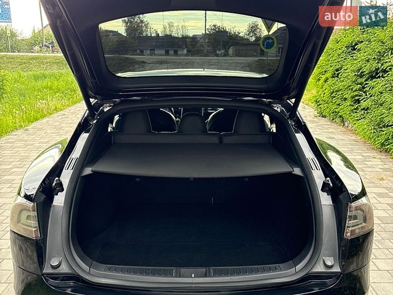 Лифтбек Tesla Model S 2018 в Староконстантинове