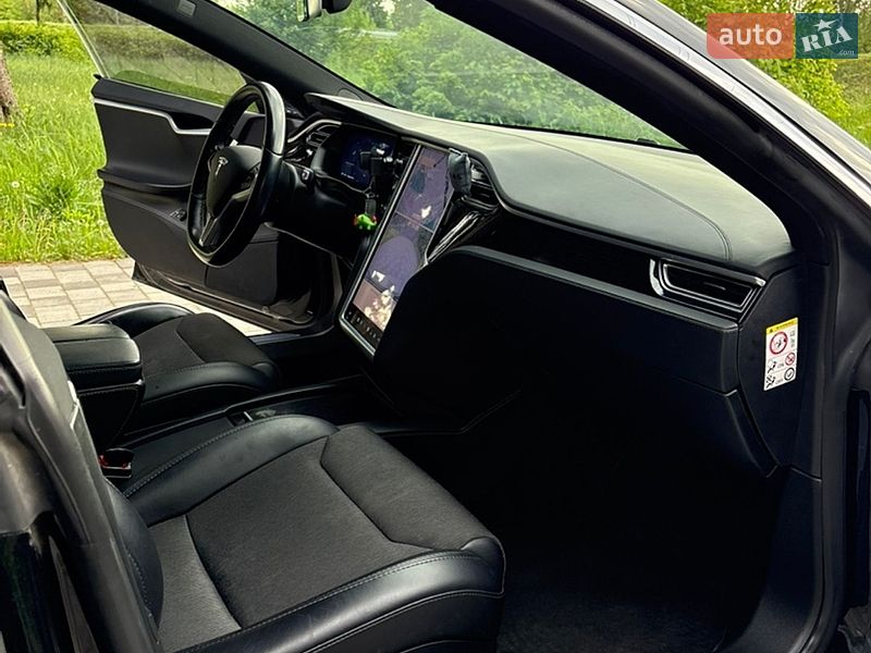 Лифтбек Tesla Model S 2018 в Староконстантинове