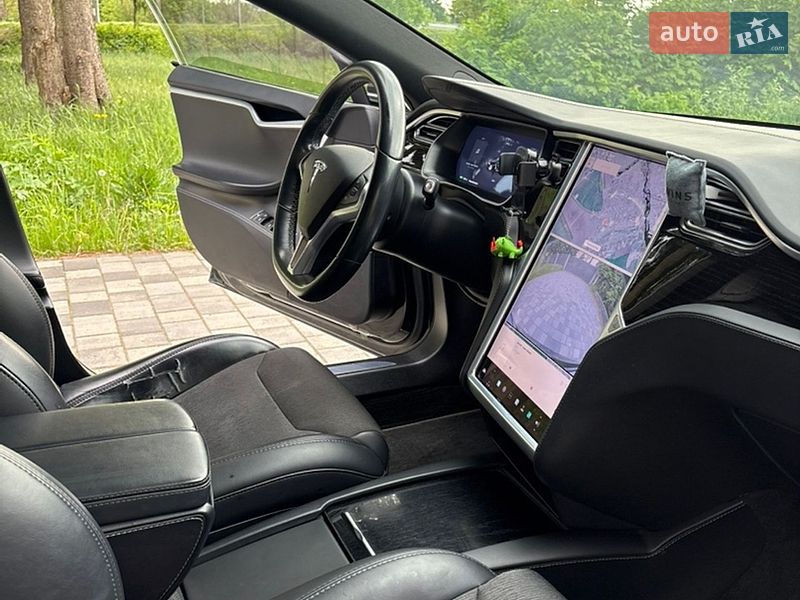 Лифтбек Tesla Model S 2018 в Староконстантинове