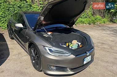 Лифтбек Tesla Model S 2015 в Киеве фото 16 Лифтбек Tesla Model S 2015 в Киеве
