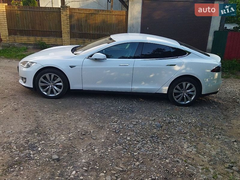 Лифтбек Tesla Model S 2014 в Хмельницком фото 2 Лифтбек Tesla Model S 2014 в Хмельницком