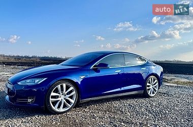 Ліфтбек Tesla Model S 2015 в Києві