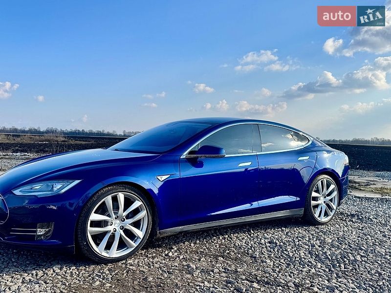 Tesla Model S 2015