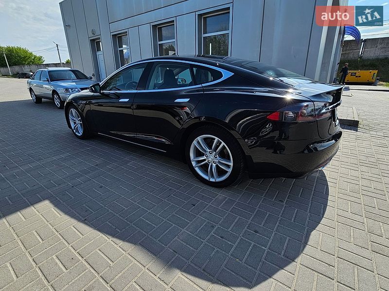 Лифтбек Tesla Model S 2013 в Тернополе