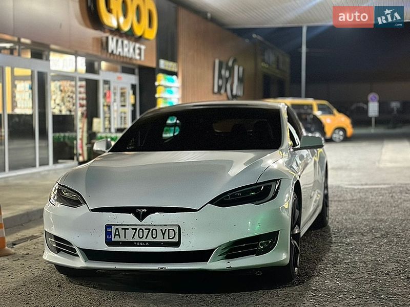 Ліфтбек Tesla Model S 2016 в Тячеві