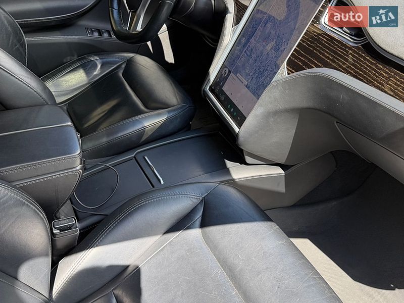 Ліфтбек Tesla Model S 2016 в Тячеві