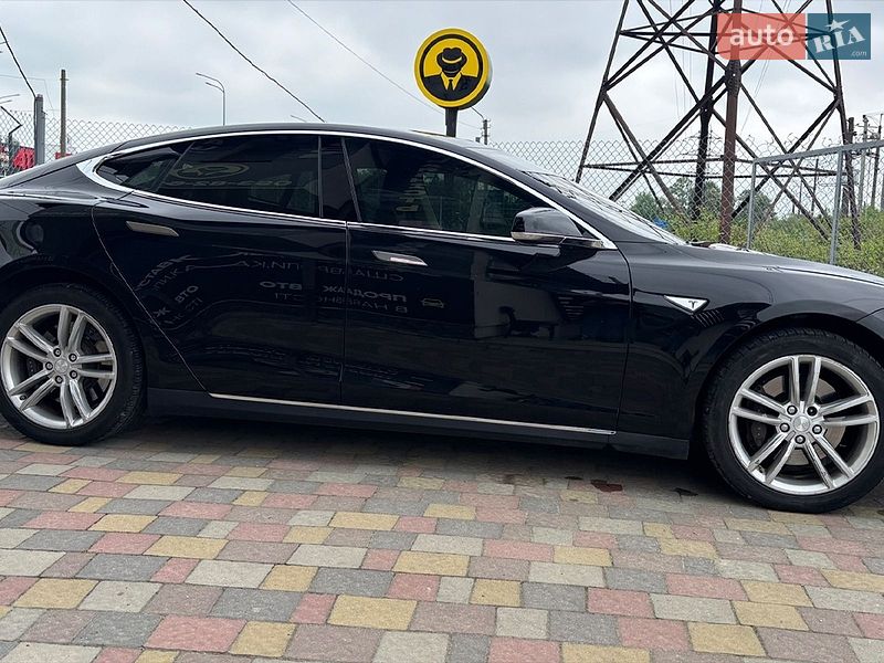 Ліфтбек Tesla Model S 2015 в Стрию фото 8 Ліфтбек Tesla Model S 2015 в Стрию