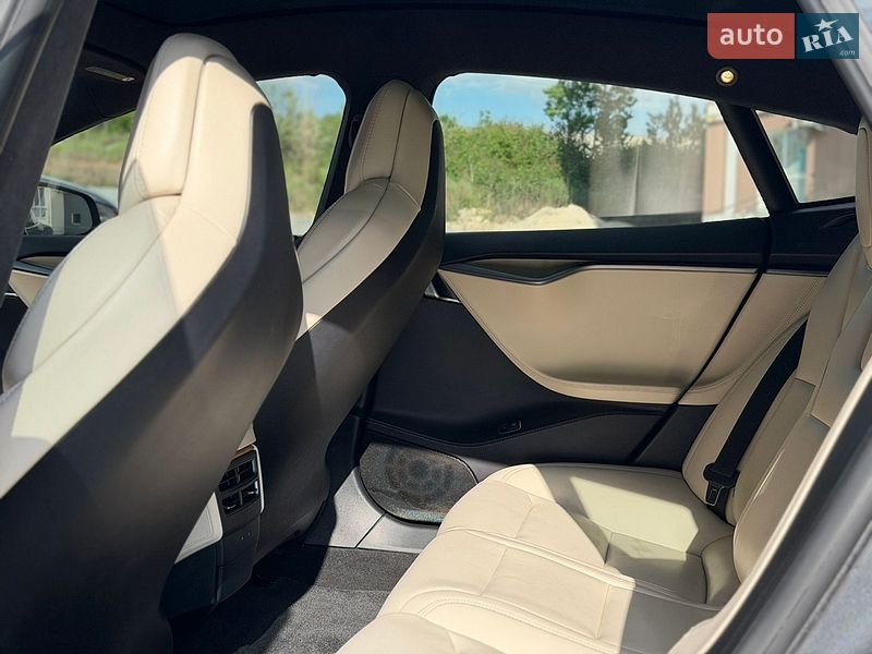 Лифтбек Tesla Model S 2019 в Тернополе