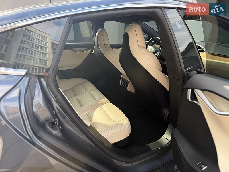 Лифтбек Tesla Model S 2019 в Тернополе