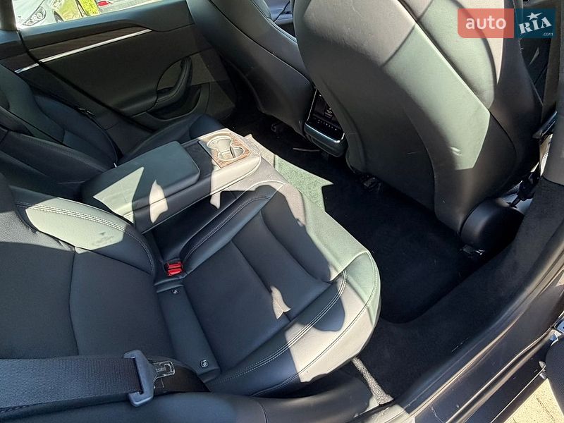 Ліфтбек Tesla Model S 2021 в Дніпрі