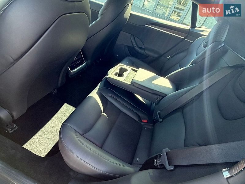 Ліфтбек Tesla Model S 2021 в Дніпрі фото 21 Ліфтбек Tesla Model S 2021 в Дніпрі