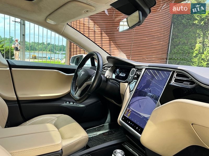 Ліфтбек Tesla Model S 2015 в Києві