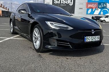 Лифтбек Tesla Model S 2017 в Черновцах