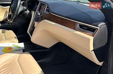 Лифтбек Tesla Model S 2017 в Черновцах