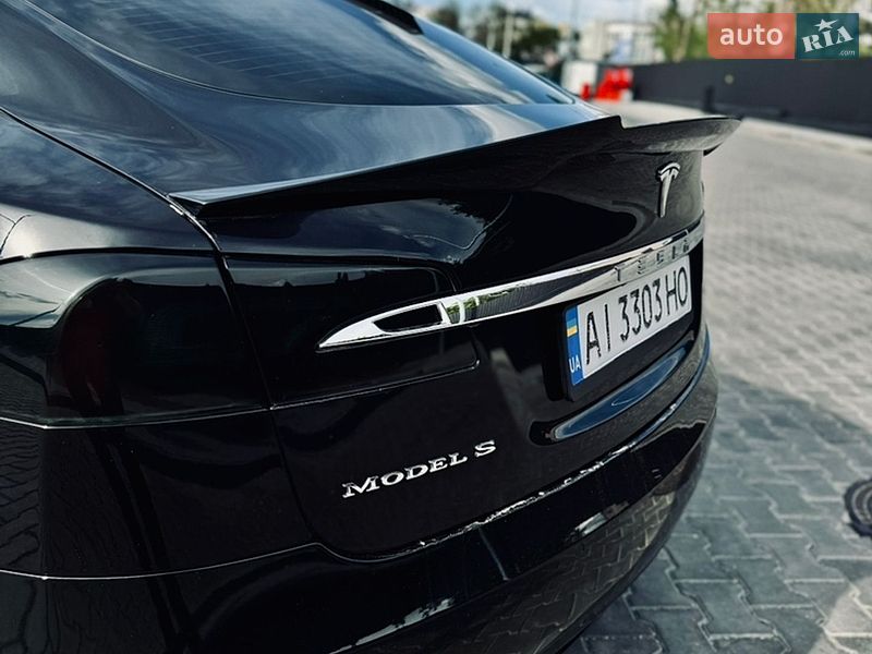 Ліфтбек Tesla Model S 2016 в Дніпрі