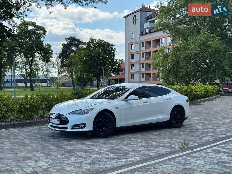 Ліфтбек Tesla Model S 2015 в Мукачевому