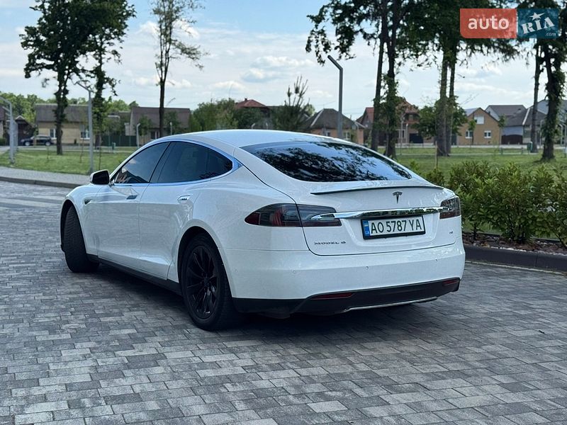 Ліфтбек Tesla Model S 2015 в Мукачевому