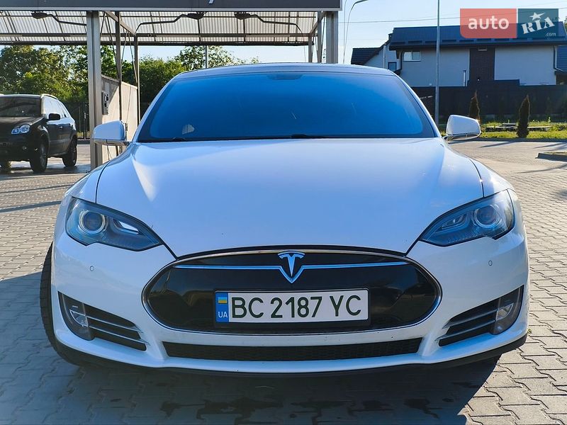 Ліфтбек Tesla Model S 2014 в Львові