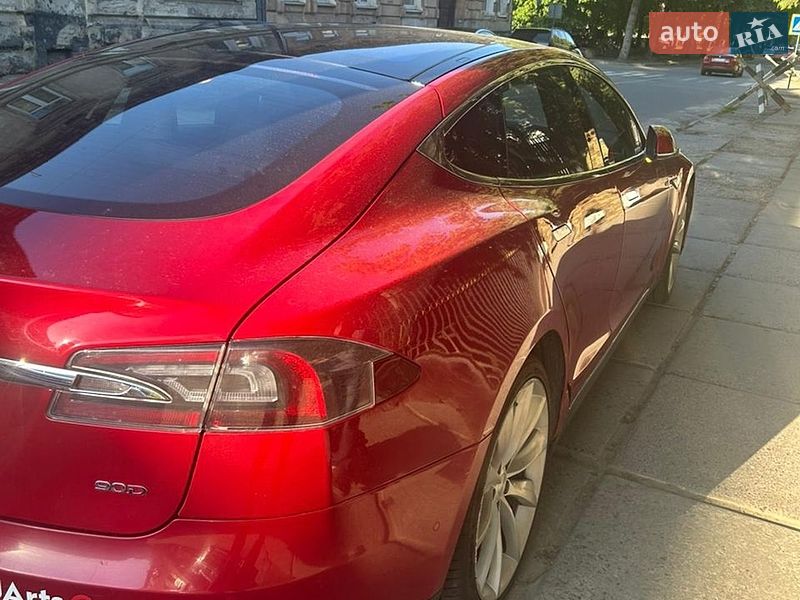 Ліфтбек Tesla Model S 2016 в Львові