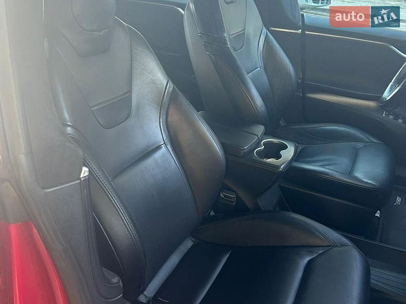 Ліфтбек Tesla Model S 2016 в Львові