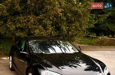 Ліфтбек Tesla Model S 2015 в Львові