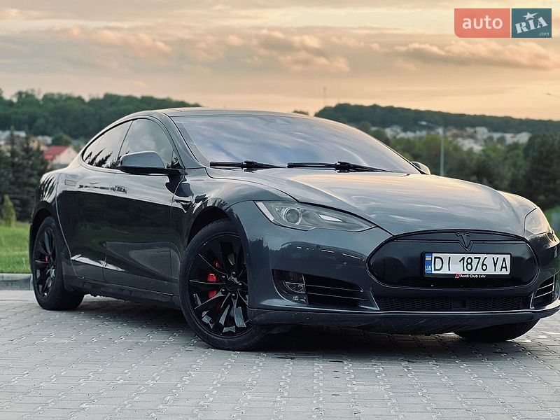 Лифтбек Tesla Model S 2015 в Тернополе фото Лифтбек Tesla Model S 2015 в Тернополе