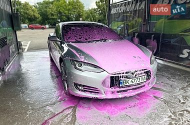 Лифтбек Tesla Model S 2015 в Ровно