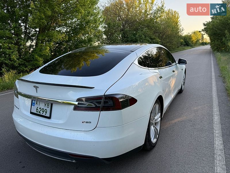 Ліфтбек Tesla Model S 2013 в Борисполі