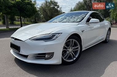Ліфтбек Tesla Model S 2014 в Дніпрі